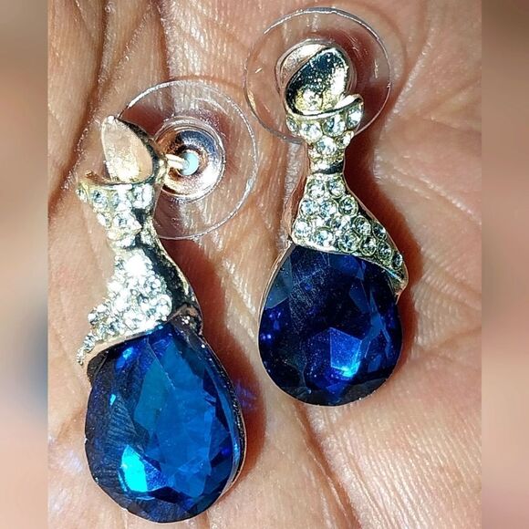 Elegant water drop shape pendant earrings - Picture 3 of 4